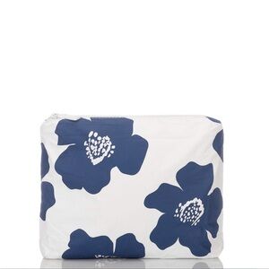 ALOHA Collection NWT in plastic sold out print Pua Navy Mid Pouch
